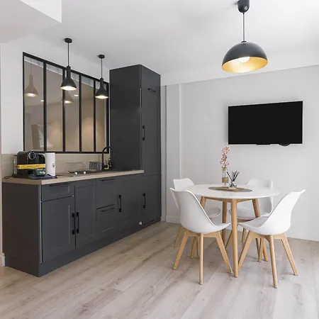 Апартаменты Rouaze - 14mn Du Palais, Face Aux Plages, Central, Balcon Канны